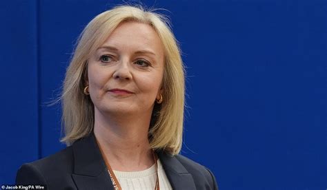Former UK PM Liz Truss loses her seat at election .